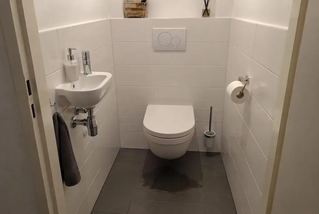 Lekdetectie Uithoorn – natte vloer bij een toilet